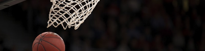 NBA篮球比赛实时数据统计界面，显示比分与球员数据